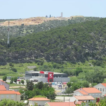 Apartment Roza Lopar