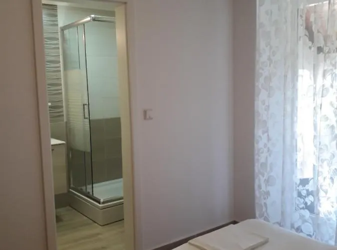 Apartmani Roza Апартаменты *