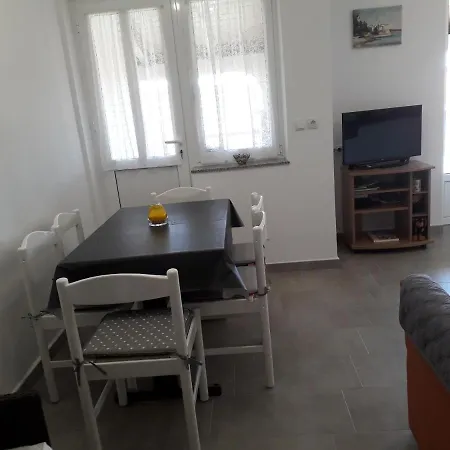 Apartment Roza *