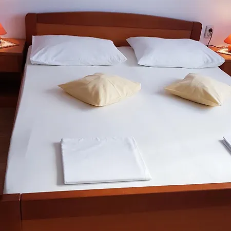 Apartament Roza Lopar