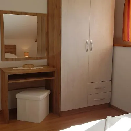 Apartment Roza *