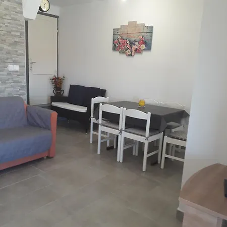 Apartment Roza *
