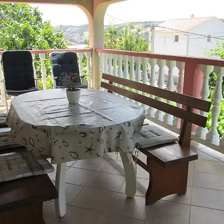 Apartman Roza *