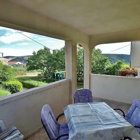 Apartment Roza *