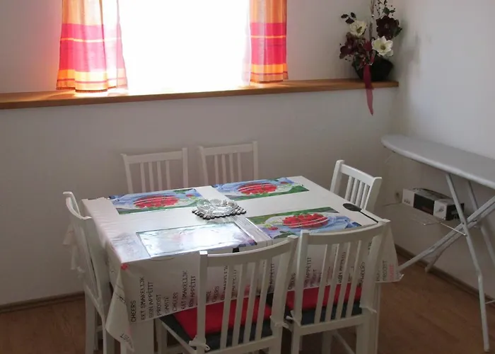 Apartament Roza Lopar